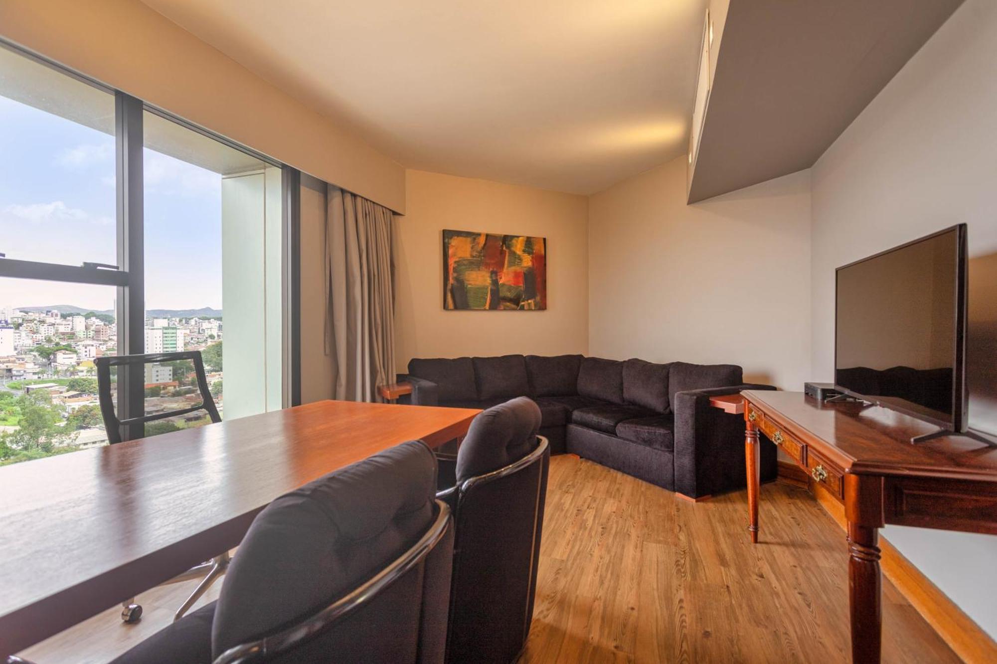 Ouro Minas Hotel Belo Horizonte, Dolce By Wyndham Kültér fotó A living room in a suite at the Hilton Athens
